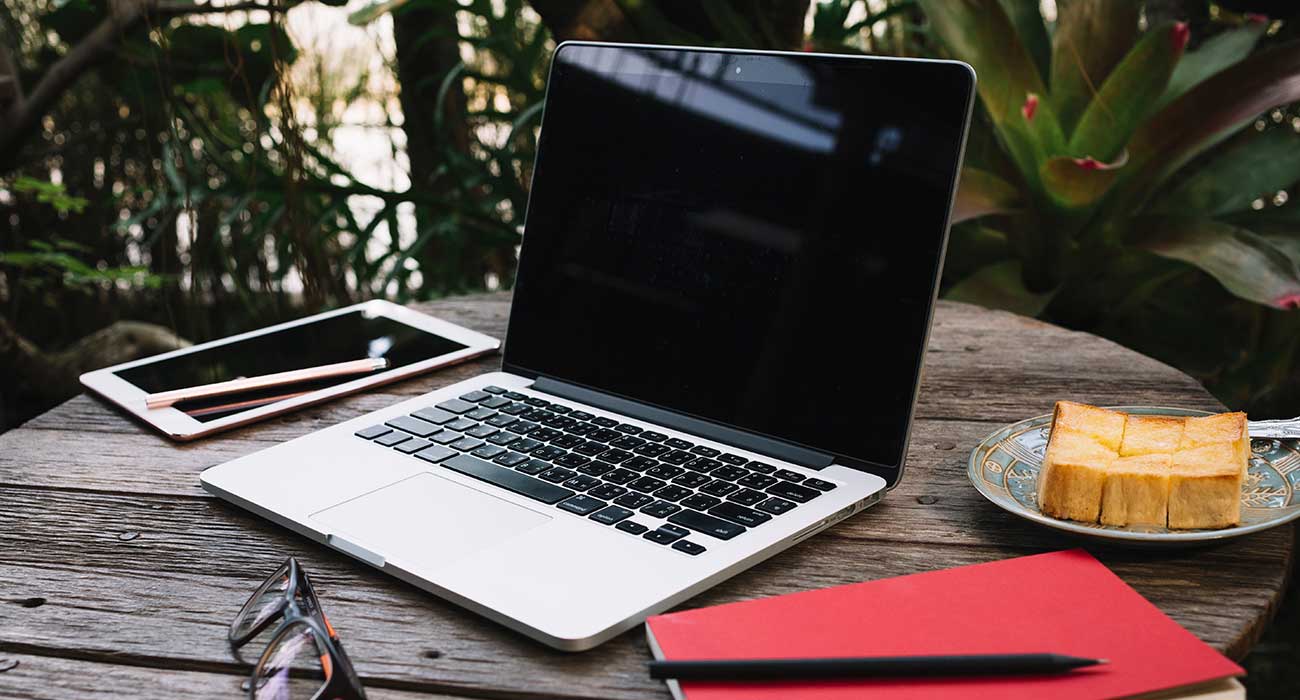 How HP Notebooks Handle Everyday Tasks: Speed, Display, and Comfort