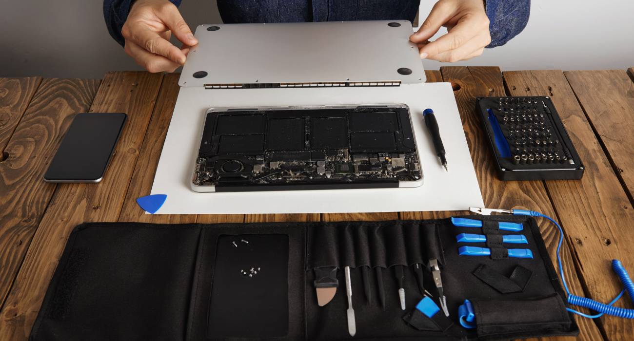 Topic: Preventing Laptop Damage from Dubai’s Extreme Summer Heat, Humidity, and Sand Ingress